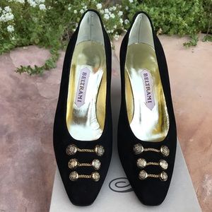 Beltrami heel, pointed toe. Black and gold
